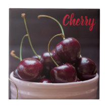 Kersen in roze kom voor fruitliefhebber