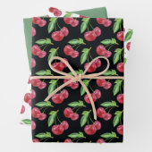 Kersen met een stem inpakpapier vel (In situ)