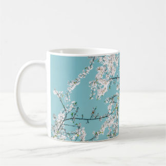 Kersenbloesems: Turquoise bloementrend Koffiemok