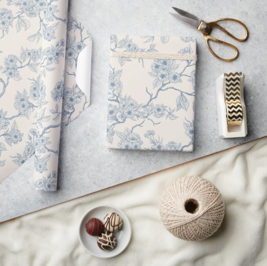 Kersenbloesemtakken in blauw en wit cadeaupapier (Crafts)