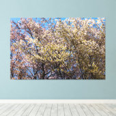 Kersenbomen in volle bloei op een warme lentedag canvas afdruk (Insitu (Houten vloer))