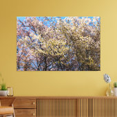 Kersenbomen in volle bloei op een warme lentedag canvas afdruk (Insitu (Woonkamer))