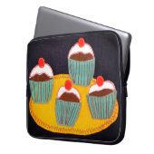 Kersenbroodjes Laptop Sleeve (Voorkant Links)