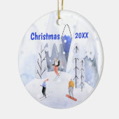 Kerst Alpine Ski Mountain Village Skiers Keramisch Ornament (Links)