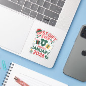 Kerst beste cadeau arriveert januari 2026 koppels sticker (Laptop met iPhone)