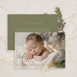 Kerst Beste Cadeau Kalligrafie Groene Baby Foto Aankondiging<br><div class="desc">Vier een echt speciale mijlpaal met deze Baby's First Christmas - Greatest Gift Modern Photo Holiday Kaart! Deze prachtige kaart is ontworpen om een kostbaar kleintje prachtig te laten zien met een volbloed foto aan de voorkant, waardoor ze de ster van vakantiegroeten zijn. Met een feestelijk rood kleurenschema wordt het...</div>