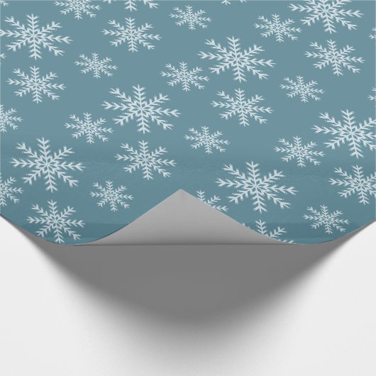 Kerst Blauw Witte Sneeuwvlokken Cadeaupapier (Hoek)