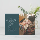 Kerst blauwgroen moderne script winterbos foto feestdagenkaart (Staand voorkant)