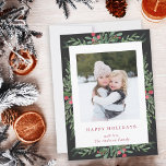 Kerst Botanicals Vakantie Fotokaart Feestdagenkaart<br><div class="desc">Op maat ontworpen vakantiefotokaart met rustiek kerstblad en rood bessenontwerp.</div>
