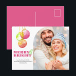 Kerst Briefkaarten Modern Merry & Bright Foto<br><div class="desc">Deze unieke magenta kerst briefkaarten zijn voorzien van waterverf vakantie ornamenten in de tinten roze, groen en rood. De woorden "Merry & Bright" zijn gezet in een traditioneel schreefloos lettertype in een gratis kleur op een eenvoudige witte achtergrond. Pas aan met uw tekst en familie, koppels of huisdier foto in...</div>