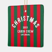 Kerst Cabin Crew Custom Red Green Stripe Keramisch Ornament (Links)