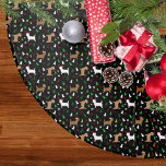 Kerst Cairn Terriers in Santa Hats Zwart Kerstboom Rok<br><div class="desc">Dit schattige patroon is voorzien van onze Cairn Terriers met kerstmutsen met groene en witte kerstpijnbomen en holle bessen op een zwarte achtergrond.</div>