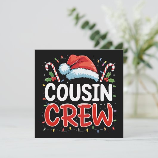 Kerst Cousin Crew Kerstman Hoed Feestdagenkaart (Staand voorkant)