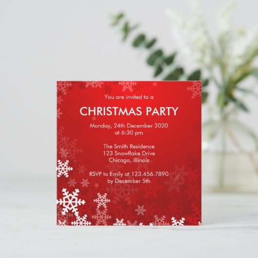 Kerst en feestdag van rode en witte sneeuwvlokken kaart (Staand voorkant)