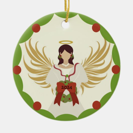 Kerst Engel Rood Groene Holly Krans Jaar 2024 Keramisch Ornament (Voorkant)