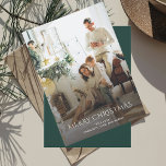 Kerst familie foto Elegant Feestdagenkaart<br><div class="desc">Koester de kostbare momenten van uw familie deze kerstvakantie met onze aangepaste kerstkaart. Dit unieke wenskaart toont een favoriete familiefoto. Personaliseer het uw meest gekoesterde momentopname, van openhartig moment tot geposeerd portret. Voeg een persoonlijk bericht toe om uw seizoensgroeten nog specialer te maken. Deze unieke kaart is de perfecte manier...</div>