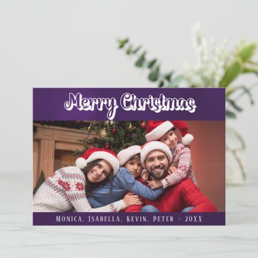 Kerst familie foto paarse witte script modern feestdagenkaart (Staand voorkant)