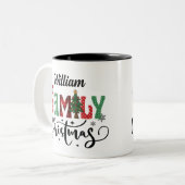 Kerst Familienaam Boom Modern Script Groen Rood Tweekleurige Koffiemok (Voorkant links)