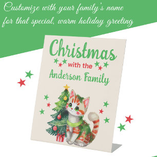 Kerst familienaam kat en boom rood groen reclamebord met voetstuk