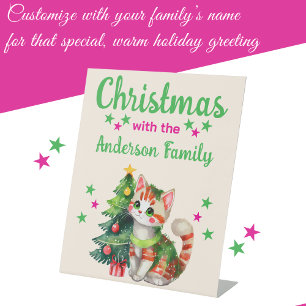 Kerst familienaam kat en boom roze groen reclamebord met voetstuk