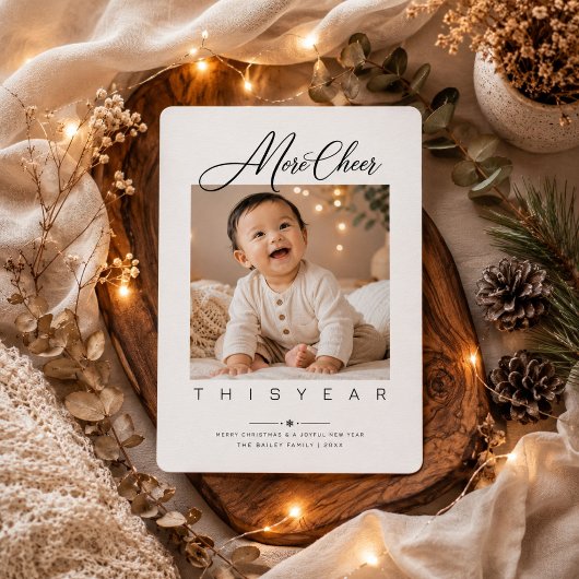 Kerst Foto met 'More Cheer This Year' Script Feestdagenkaart