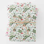 Kerst gebladerte latwerk en bogen in rood en groen inpakpapier vel (In situ)
