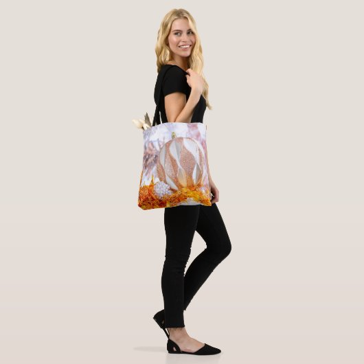 Kerst Glitter Roze & Witte Bal Tote Bag (Op model)