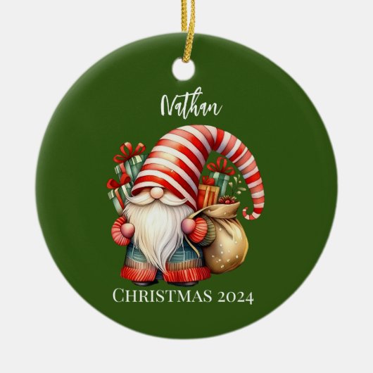 Kerst Gnome met Cadeaus Gepersonaliseerd Ornament (Voorkant)