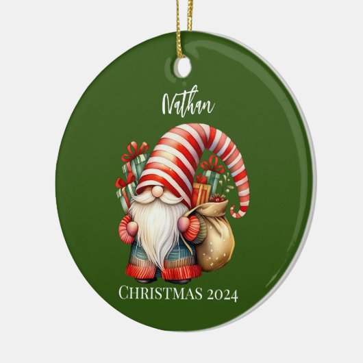 Kerst Gnome met Cadeaus Gepersonaliseerd Ornament (Links)