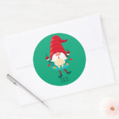 Kerst Gnome met kerstverlichting Ronde Sticker (Envelop)