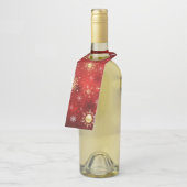 Kerst Gouden Sneeuwvlokken op Rode Achtergrond Flessenhanger (Schuin)