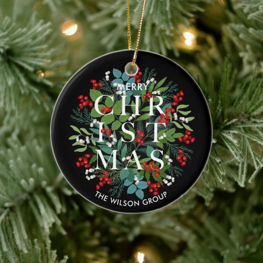 Kerst Groenen en bessen op zwart Keramisch Ornament (Boom)