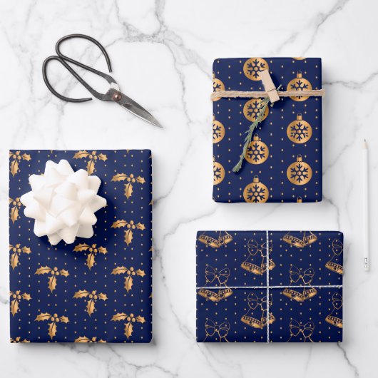 Kerst Holly, Baubles en Holly op Navy Blue Inpakpapier Vel (Voorkant)