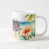 Kerst in juli met de kerstman op het strand grote koffiekop (Rechts)