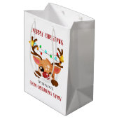 Kerst Kerstmis Schattig Knipogend Rendier dat naar Medium Cadeauzakje (Achterkant Gekanteld)