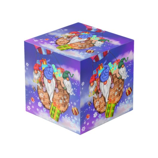 Kerst kubus kabouters vliegen geschenken (Voorkant hoekig)