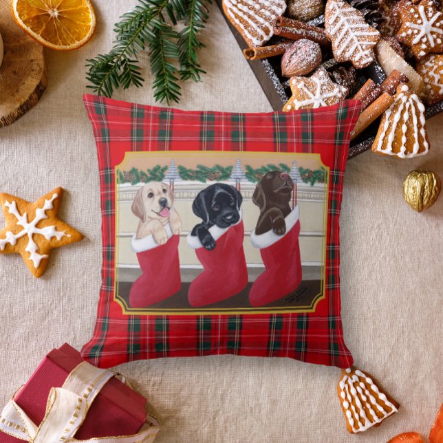 Kerst Labrador Retriever Puppies schilderij Kussen (Christmas Labrador Retriever Puppies Design Pillow for Labrador Owners.  Tartan plaid background.)