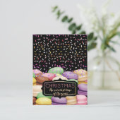 Kerst macaroon koekje strooit naar bakken van feestdagenkaart (Staand voorkant)
