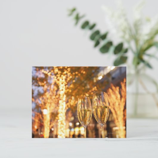 Kerst met champagnebril in de stad feestdagenkaart (Staand voorkant)