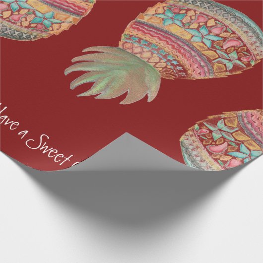 Kerst met witte anananassen, rood cadeaupapier (Hoek)