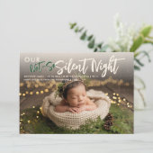 Kerst Niet Stille Nacht Groen Grappig Baby Foto Aankondiging (Staand voorkant)