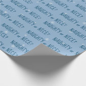 Kerst ONDEUGEND of NICE Tekst Op Sneeuwvlokken Cadeaupapier (Hoek)