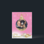 Kerst Ornament Foto Sneeuwvlokken Roze Modern Feestdagenkaart<br><div class="desc">gouden kerst ornament met uw favoriete foto toegevoegd om te personaliseren voor al uw familie & vrienden.  in roze achtergrond. De perfecte kaart voor de persoon met een budget.</div>
