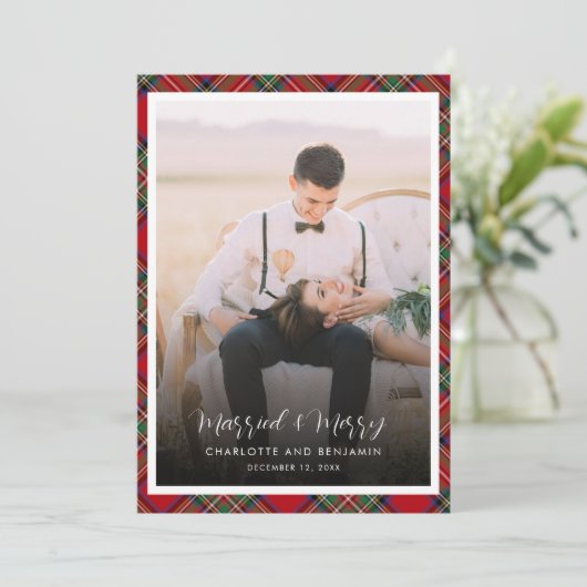 Kerst Pas getrouwd Foto Getrouwd en Merry Tartan Feestdagenkaart (Staand voorkant)