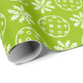 Kerst Pickleball Ball en Holly in Lime Green Cadeaupapier (Rol Hoek)