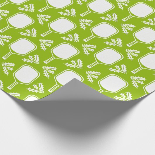 Kerst Pickleball Paddle & Holly in Lime Green Cadeaupapier (Hoek)