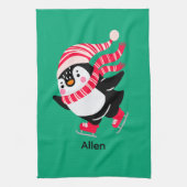 Kerst Pinguïn in een Pet en Sjaal op Schaatsen Theedoek (Verticaal)