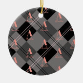 Kerst Plaid Gepersonaliseerd Grijs Zwart Roze Keramisch Ornament (Voorkant)