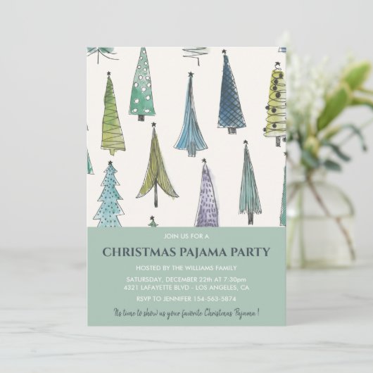 Kerst Pyjama Party Invitation Schattigee Bomen Kaart (Staand voorkant)