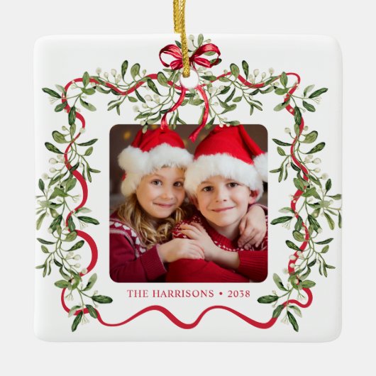 Kerst Red Wavy Lijst Bow Greenery Foto Keramisch Ornament (Voorkant)